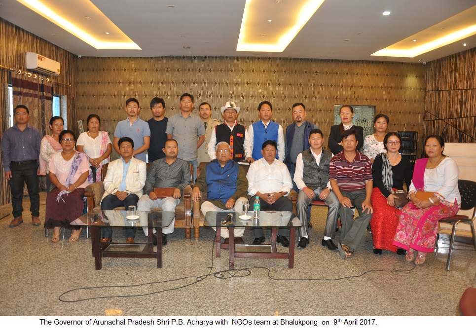 The Governor of Arunachal Pradesh Shri P.B. Acharya with  NGOs team at Bhalukpong  on  9th April 2017. 